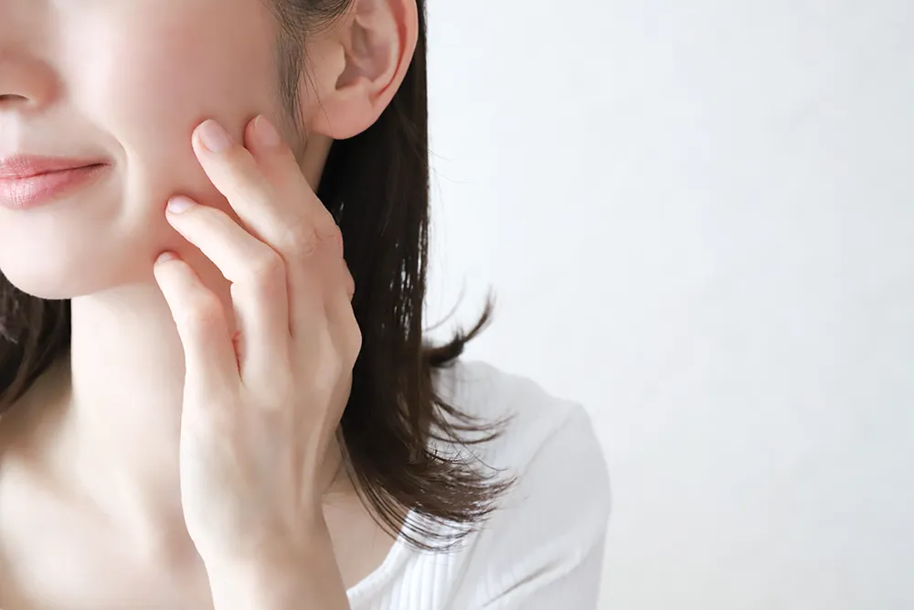 ほうれい線が気になる女性